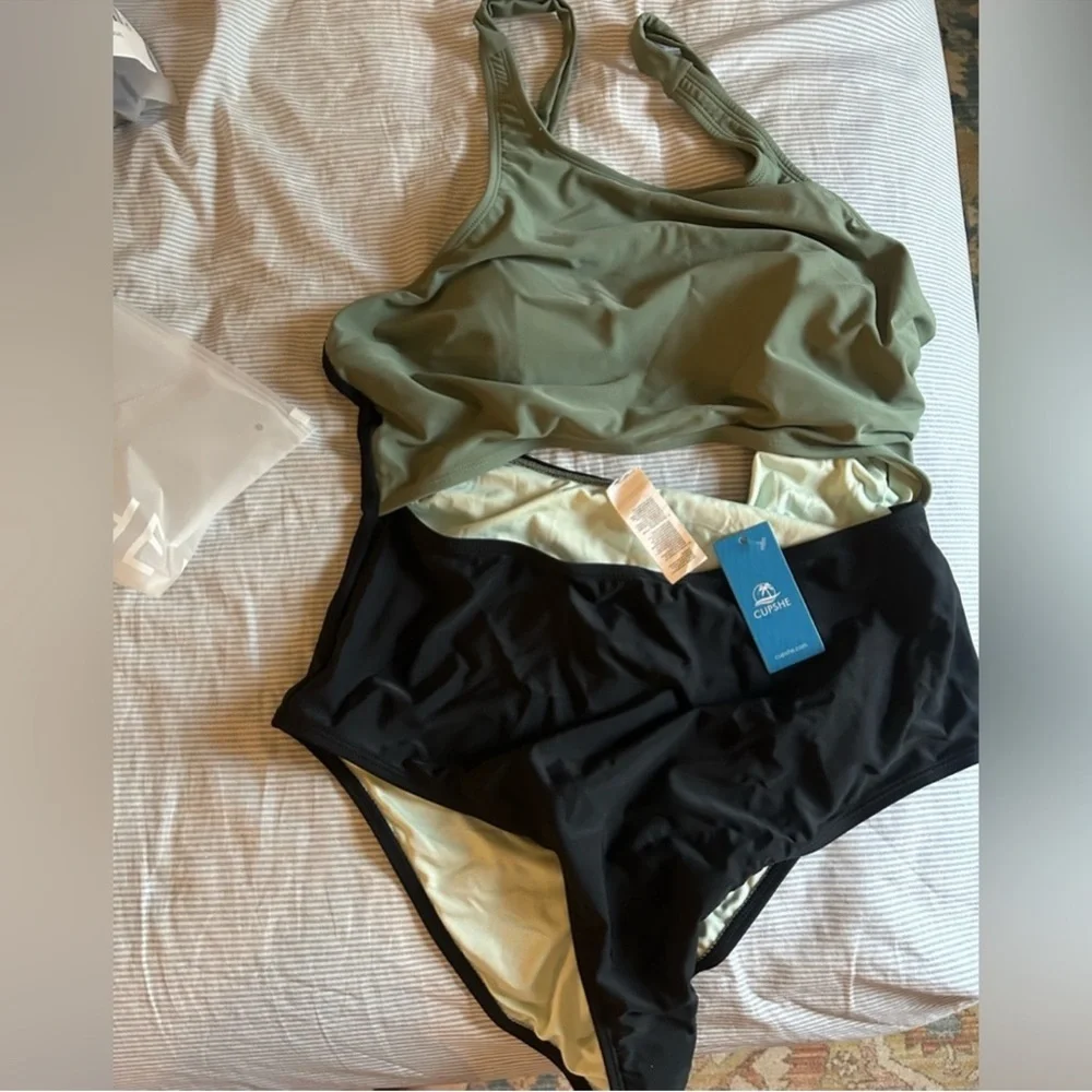 Cupshe Lush Sage Two-Toned One-Piece Swimsuit Bathing Suit Size XL NWT - Picture 4 of 6